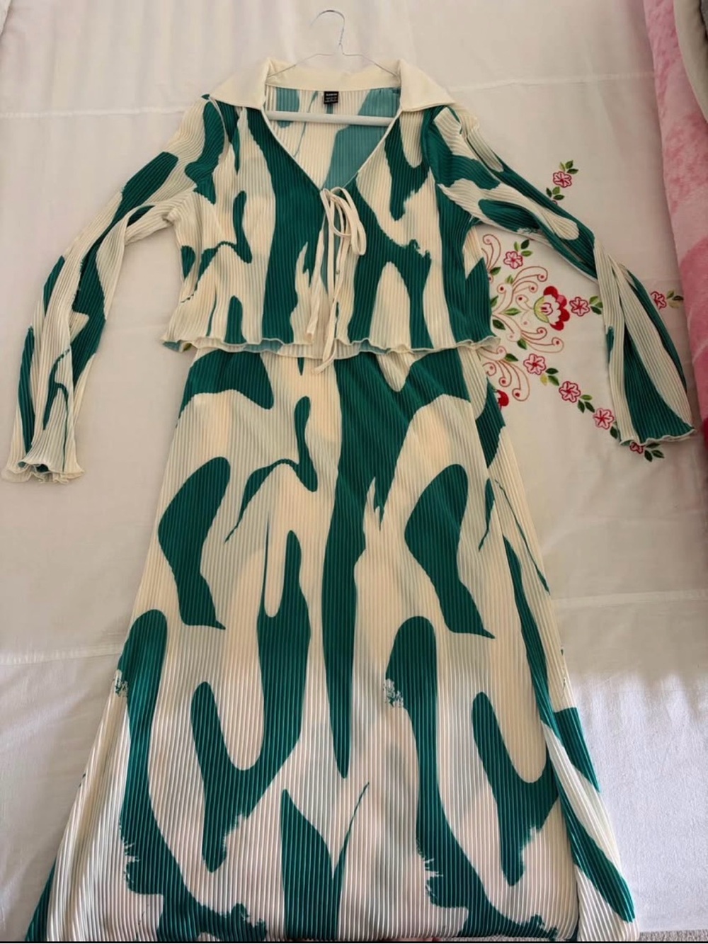 Cream & Green Abstract Pleated Maxi Two-Piece Set